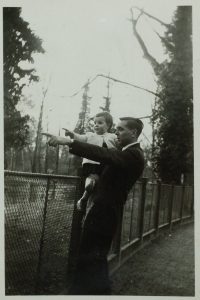 M Riesen et sa fille 1
